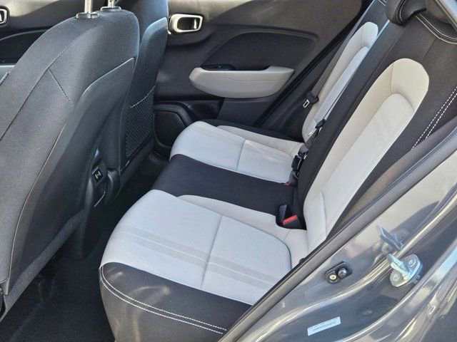 Used 2025 Hyundai Venue SEL image 28