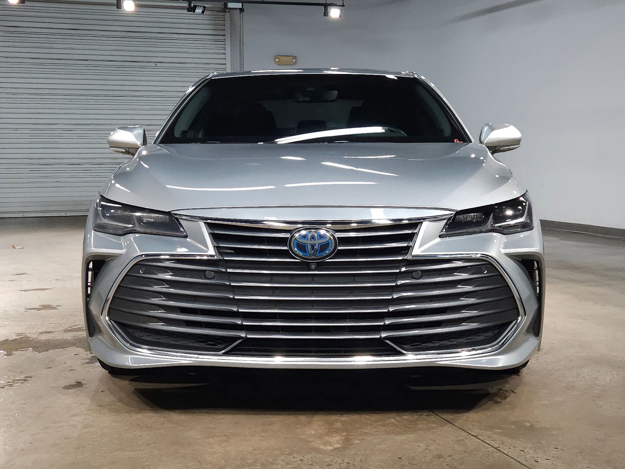 Used 2022 Toyota Avalon Limited image 2