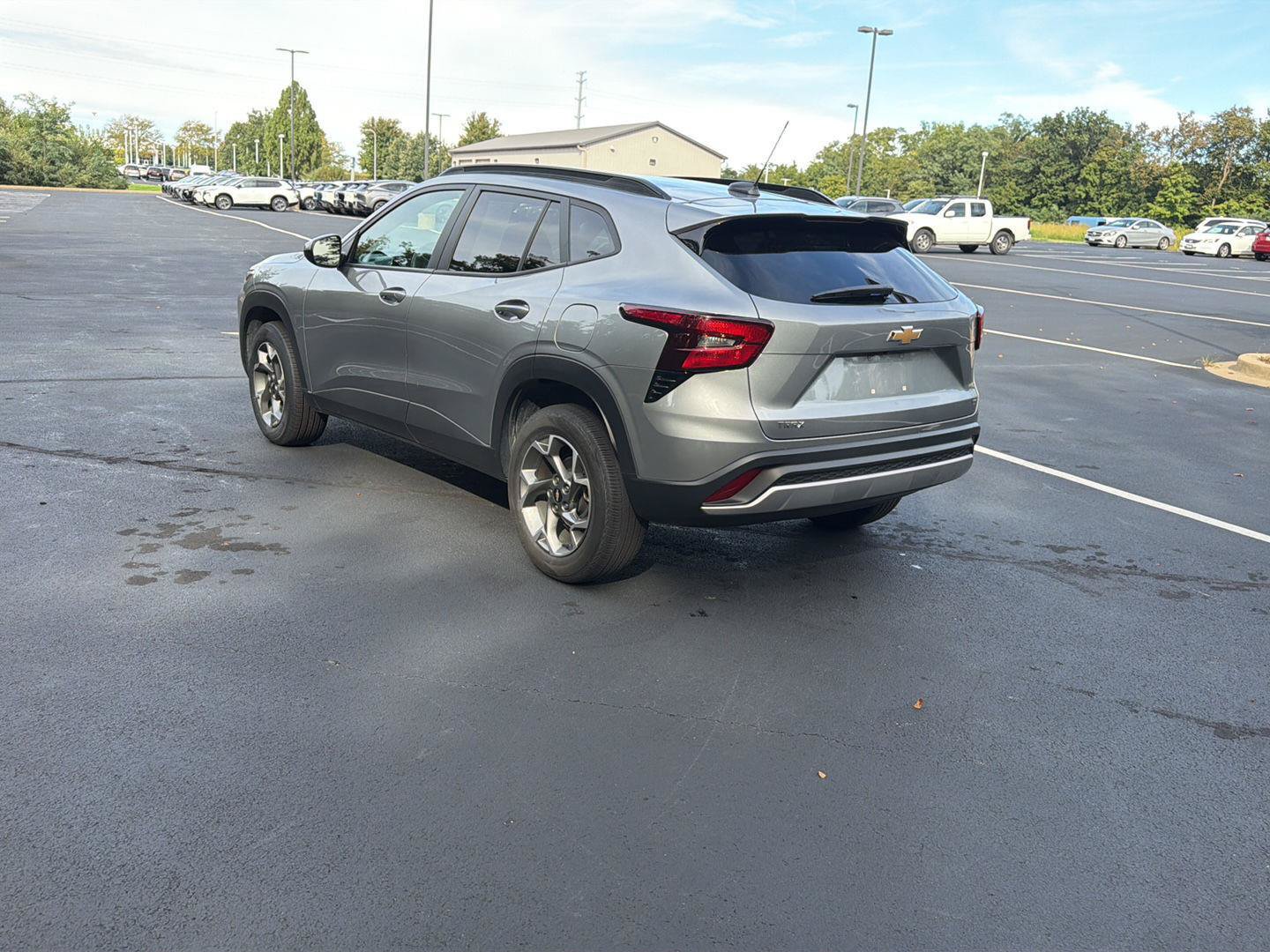 Used 2025 Chevrolet Trax LT FWD image 5