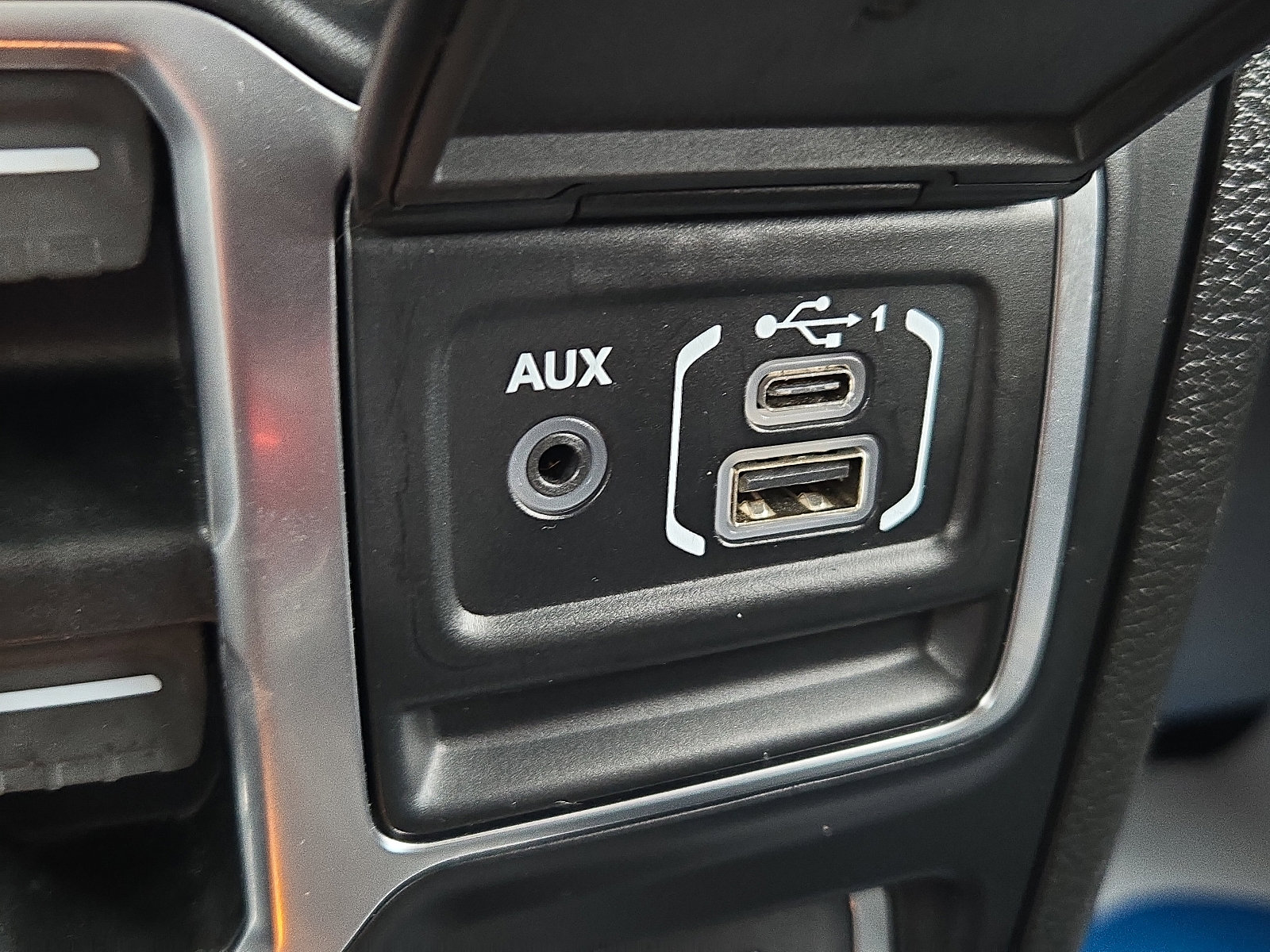 Used 2020 Jeep Gladiator Overland image 17