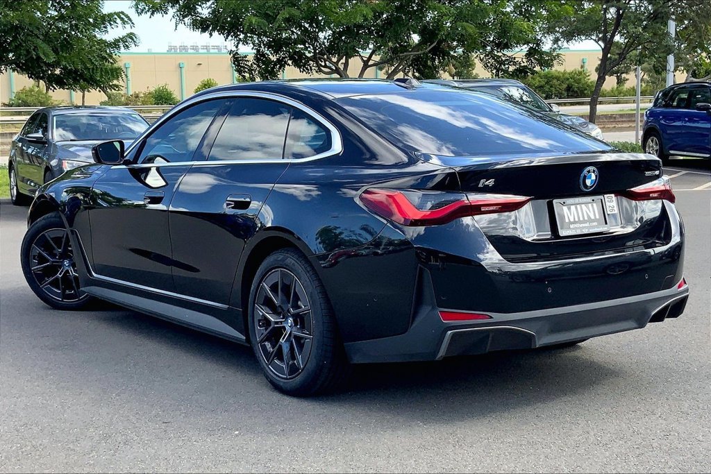 Used 2023 BMW i4 eDrive40 w/ Parking Assistance Package RWD image 11