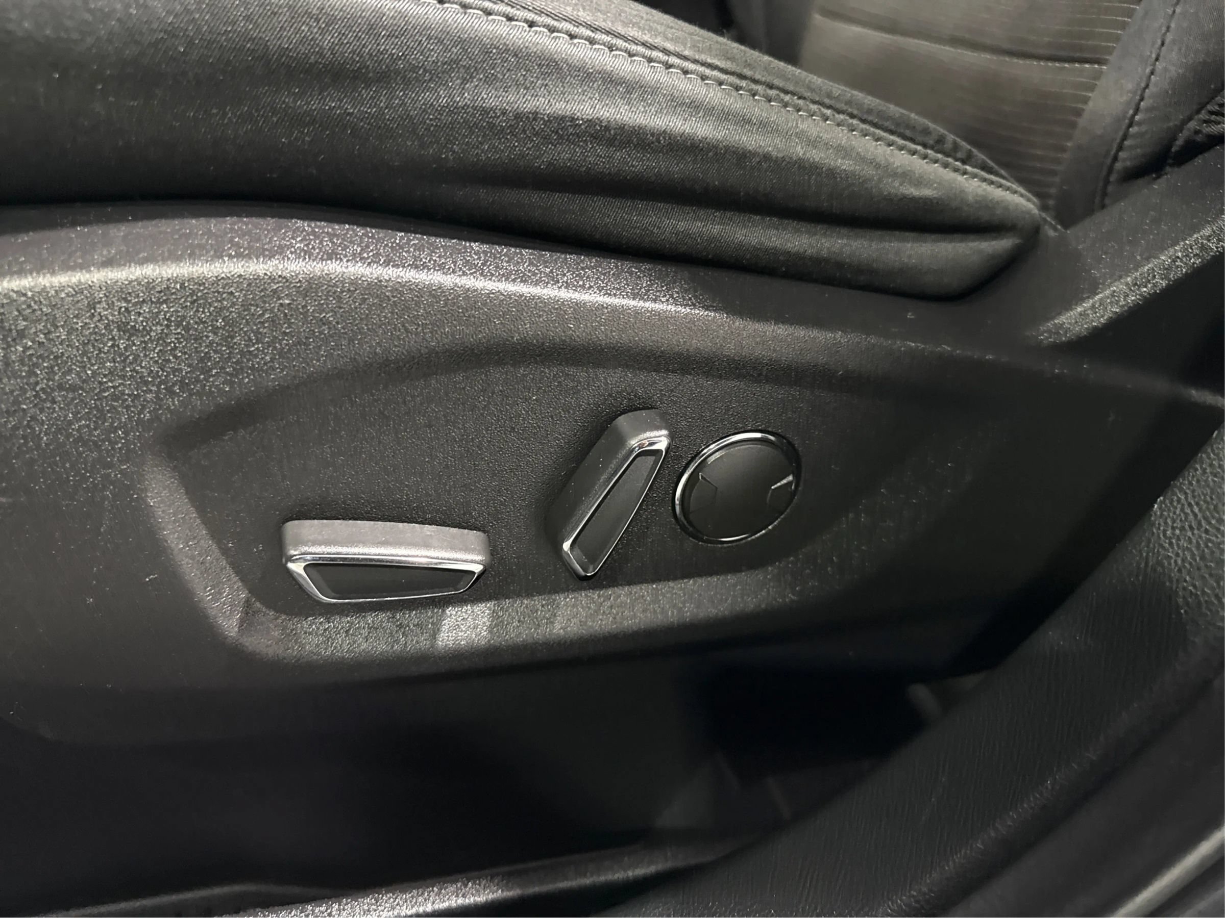Used 2019 Ford Edge SEL w/ Cargo Accessory Package AWD/4WD image 19