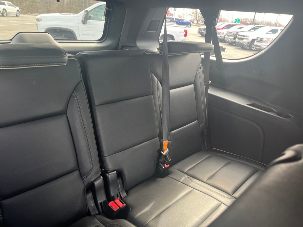 Used 2023 Chevrolet Suburban Premier image 29