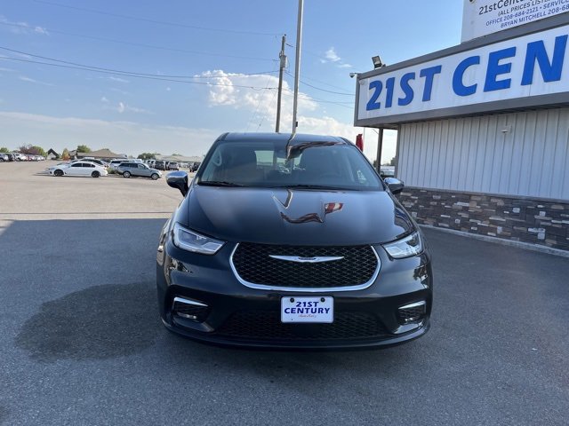 Used 2023 Chrysler Pacifica Limited image 2