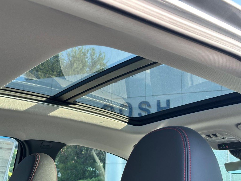 New 2027 Chevrolet Bolt RS w/ Technology Package FWD image 6