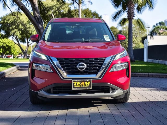 Used 2023 Nissan Rogue SV image 2
