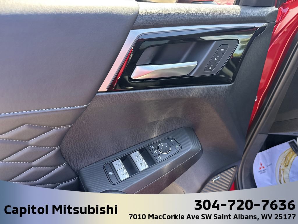 New 2025 Mitsubishi Outlander SEL image 17