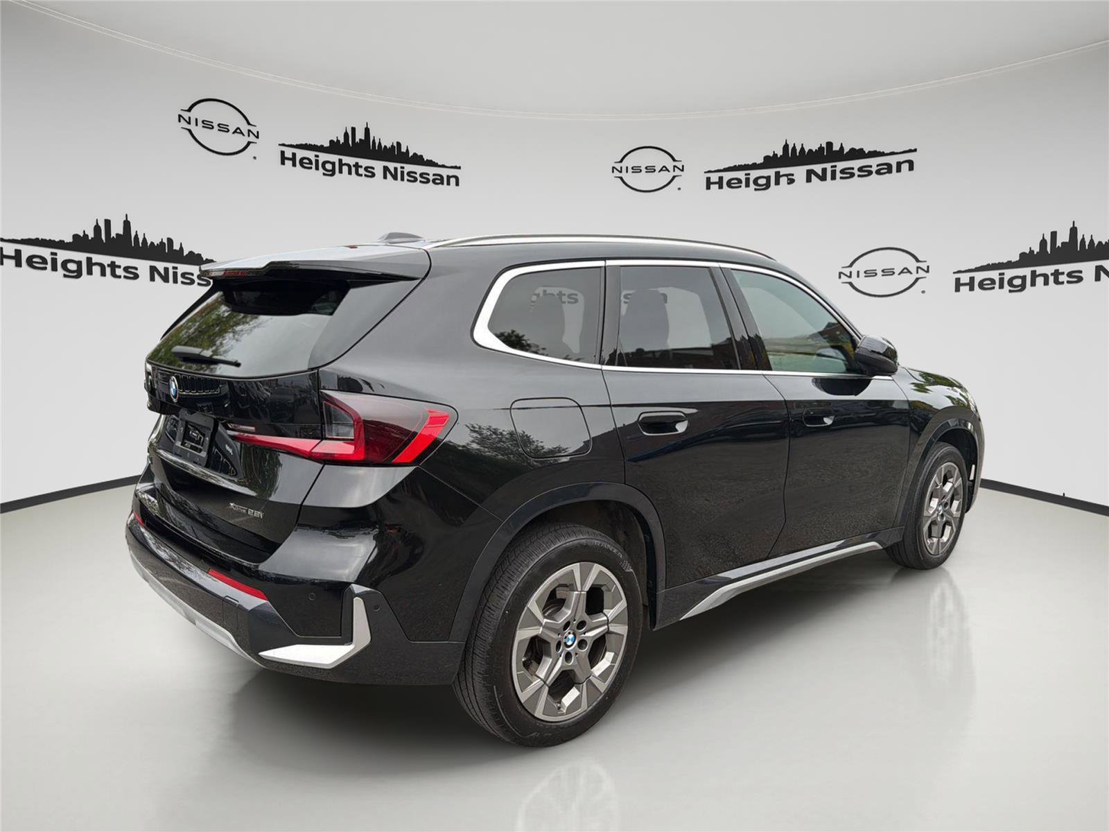 Used 2025 BMW X1 xDrive28i AWD/4WD image 5