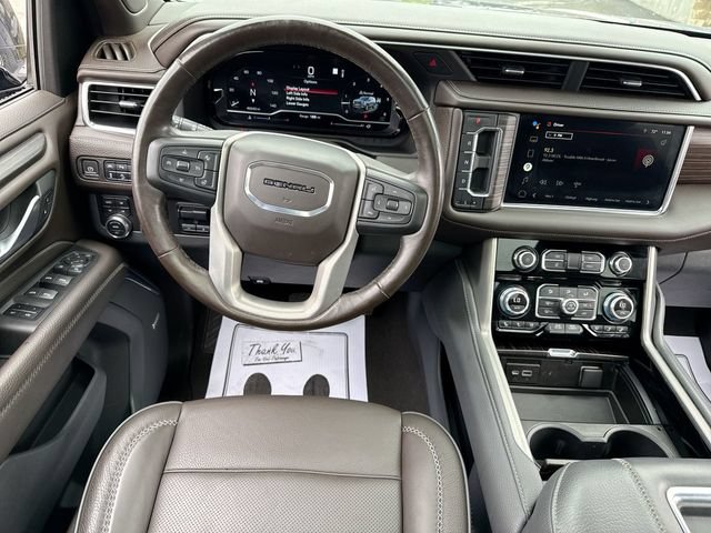 Used 2022 GMC Yukon XL Denali w/ Advanced Technology Package AWD/4WD image 14