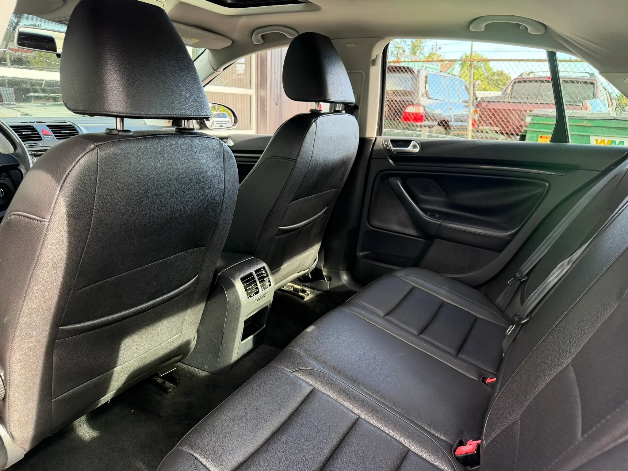 Used 2010 Volkswagen Jetta Wolfsburg Edition FWD image 19