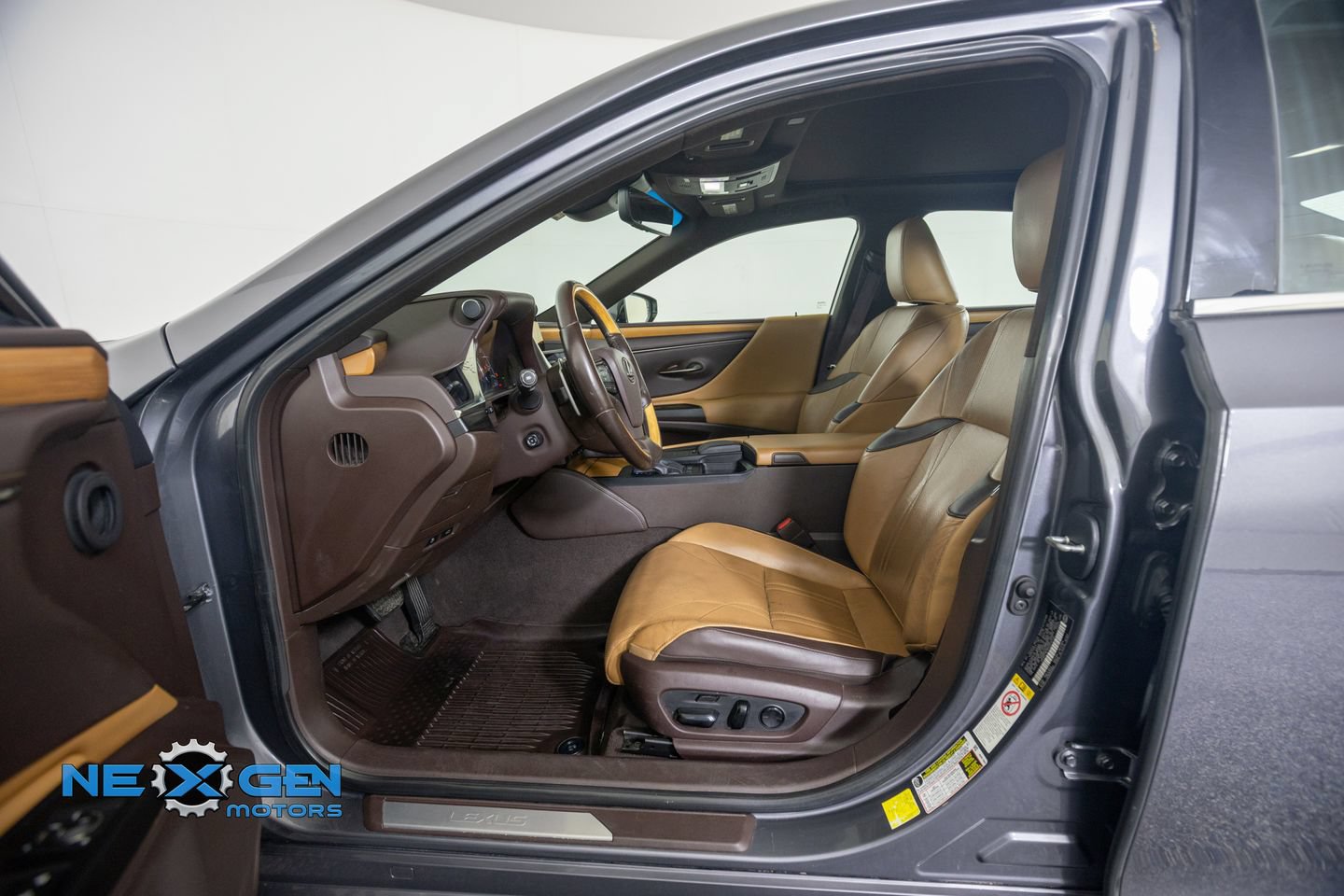 Used 2019 Lexus ES 350 w/ Accessory Package FWD image 11