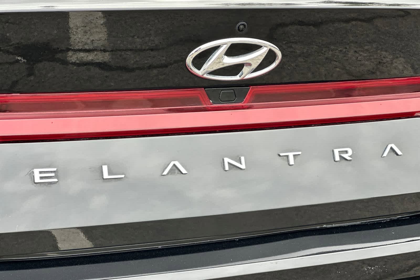 Used 2023 Hyundai Elantra SEL w/ Convenience Package image 28