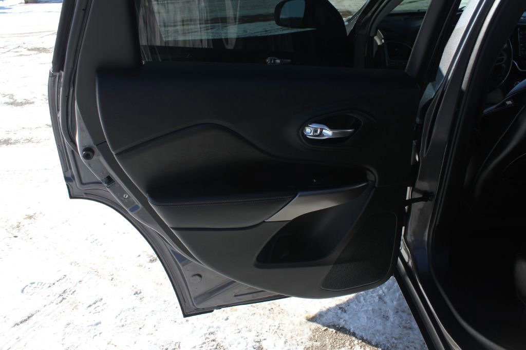 Used 2019 Jeep Cherokee Limited image 38