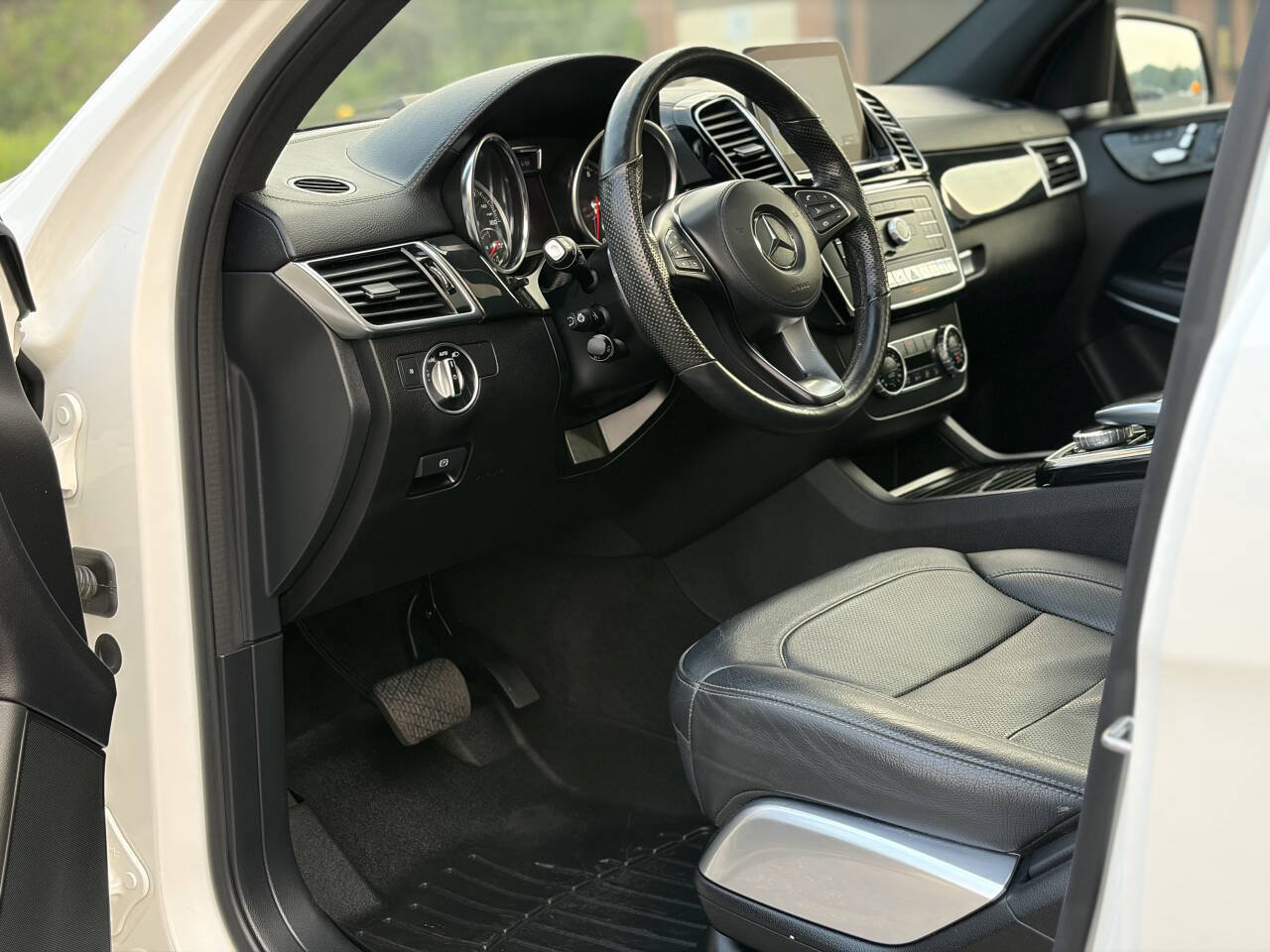 Used 2019 Mercedes-Benz GLS 550 4MATIC w/ Driver Assistance Package image 13