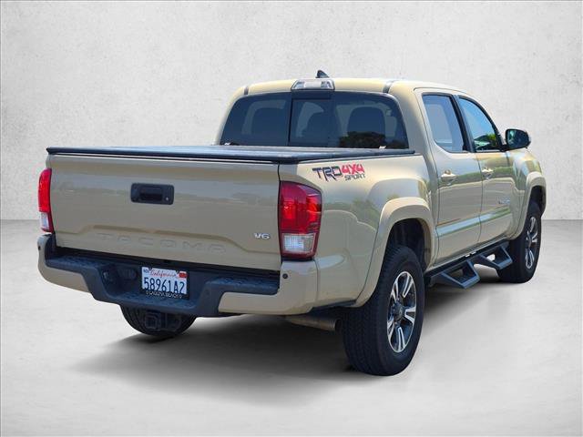 Used 2017 Toyota Tacoma TRD Sport AWD/4WD image 5