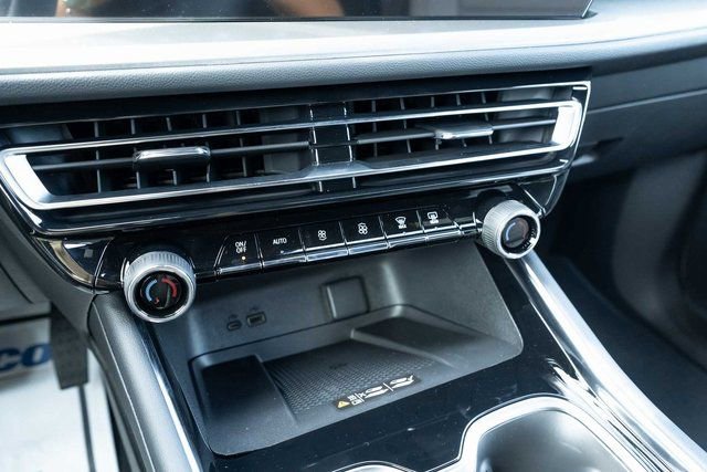 New 2026 Chevrolet Traverse LT w/ Enhanced Driving Package FWD image 18