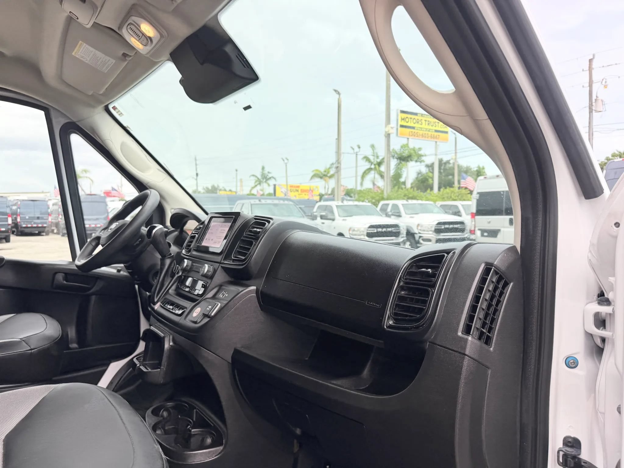 Used 2024 RAM ProMaster 2500 w/ Convenience Group FWD image 12