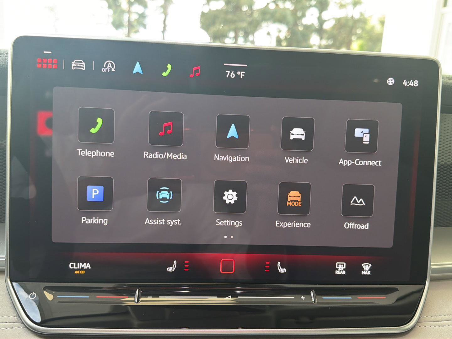 Certified 2025 Volkswagen Tiguan SE w/ Panoramic Sunroof Package image 21