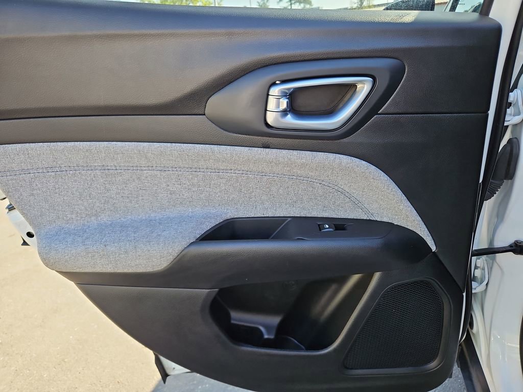Used 2024 Jeep Compass Latitude image 27