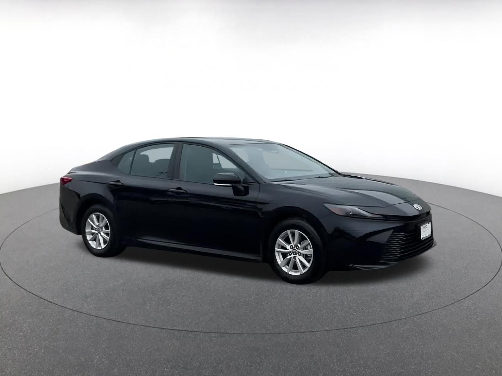 Used 2025 Toyota Camry LE image 2