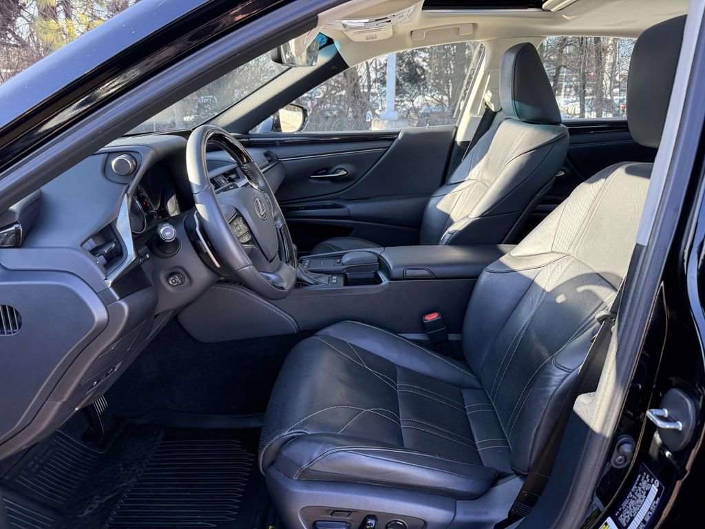 Used 2020 Lexus ES 300h w/ Accessory Package image 13