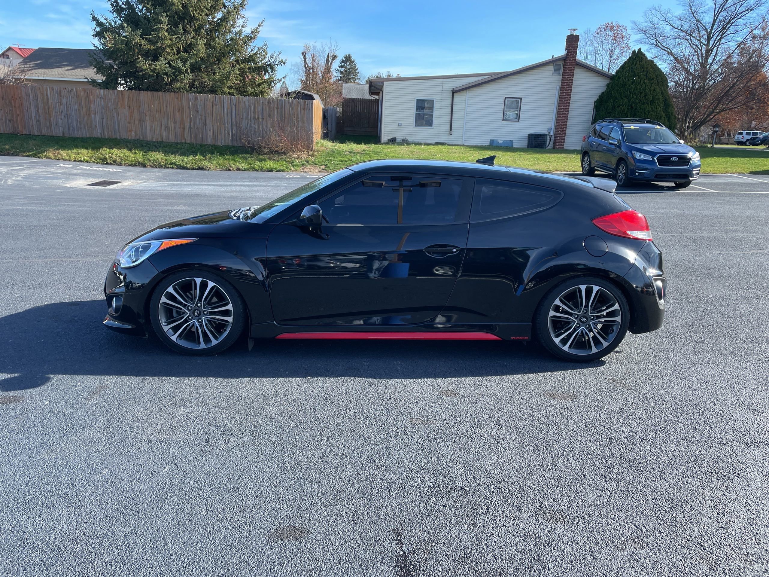 Used 2017 Hyundai Veloster Turbo R-Spec image 3
