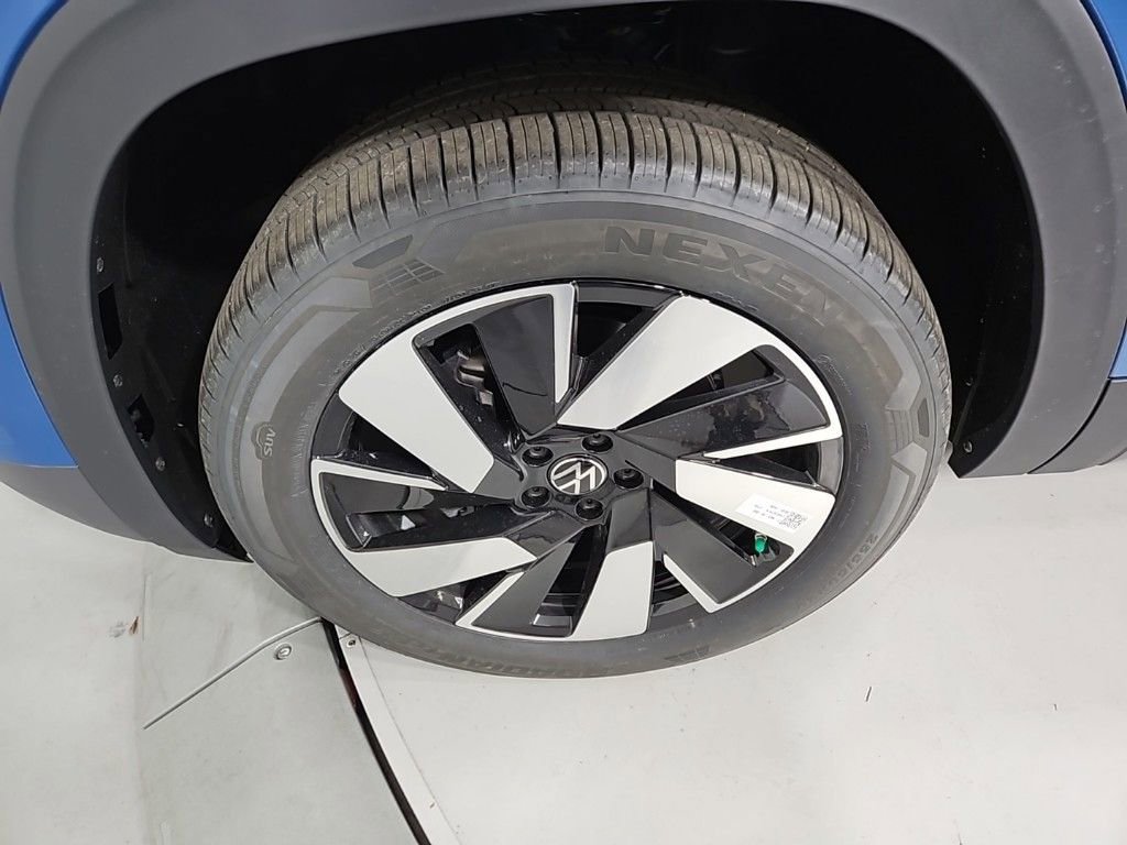 New 2025 Volkswagen Atlas Cross Sport SEL image 27