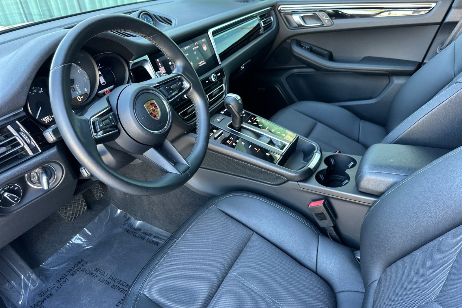 Certified 2023 Porsche Macan S AWD/4WD image 4