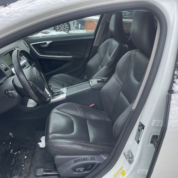 Used 2016 Volvo V60 T5 Cross Country image 3