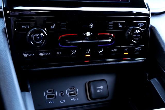 New 2025 Jeep Grand Cherokee Laredo w/ Luxury Tech Group I RWD image 15