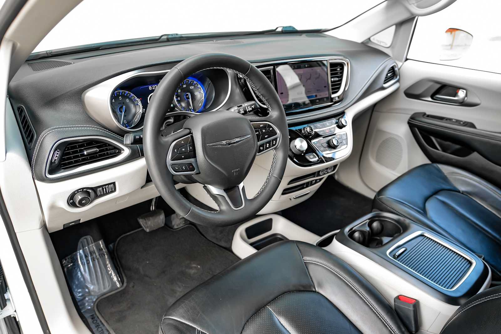 Used 2022 Chrysler Pacifica Touring-L AWD/4WD image 3