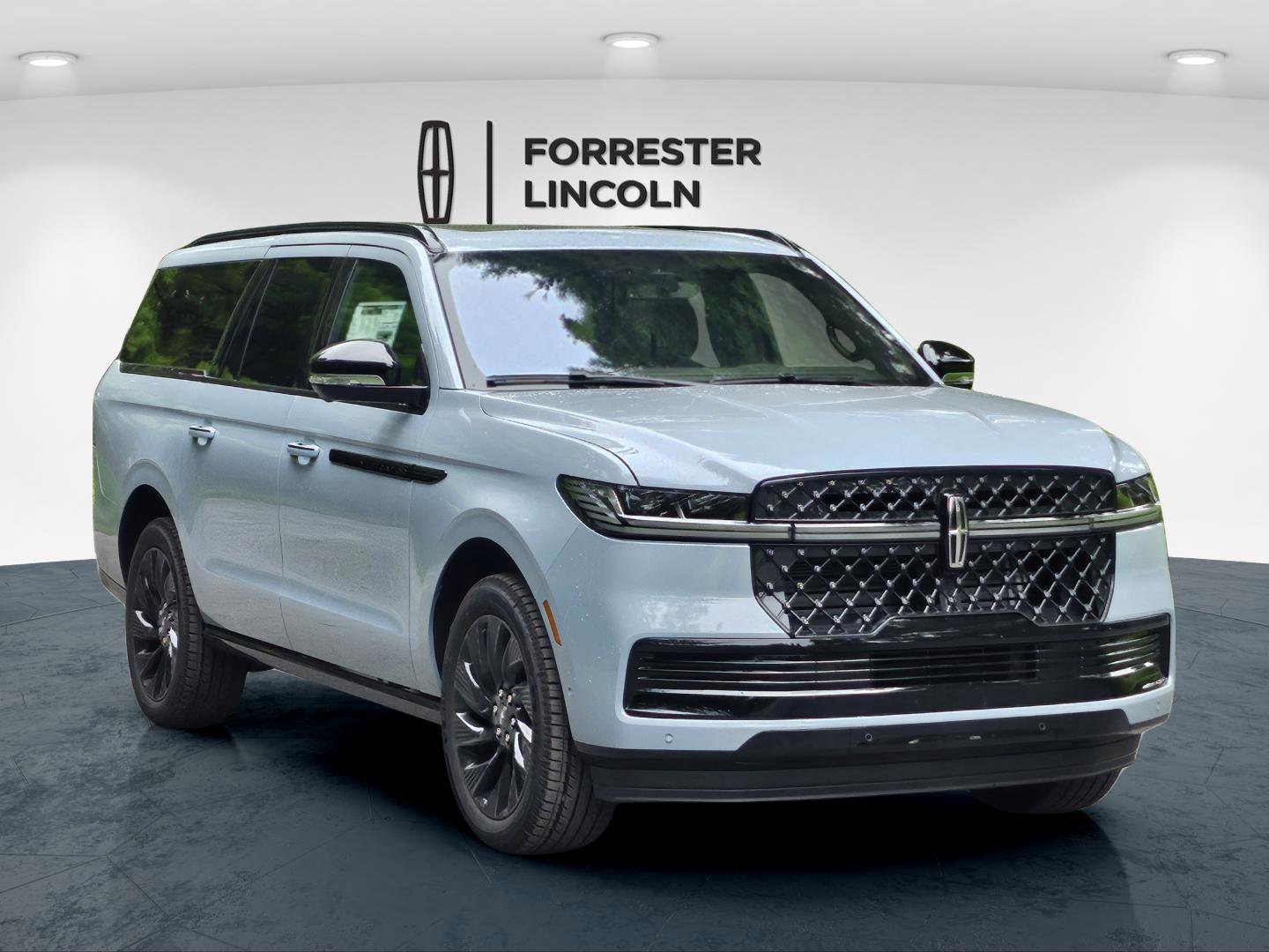 New 2025 Lincoln Navigator L Reserve w/ Jet Appearance Package image 1