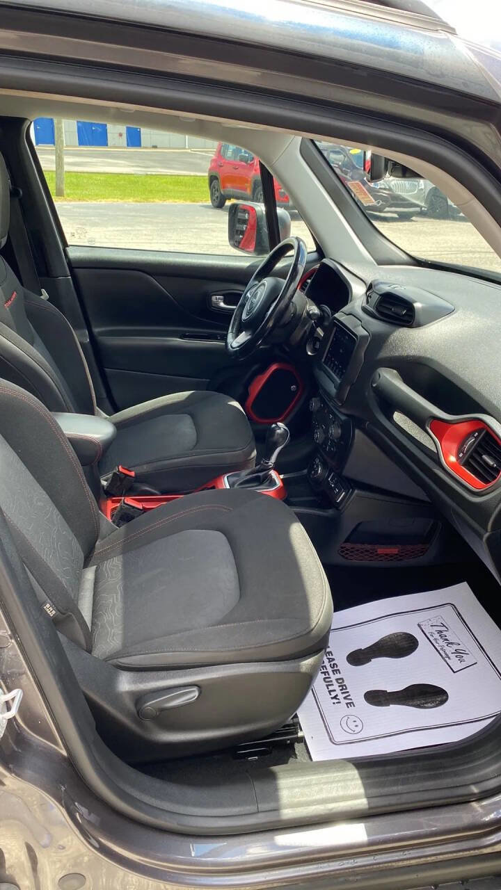 Used 2018 Jeep Renegade Trailhawk w/ Cold Weather Group II image 34