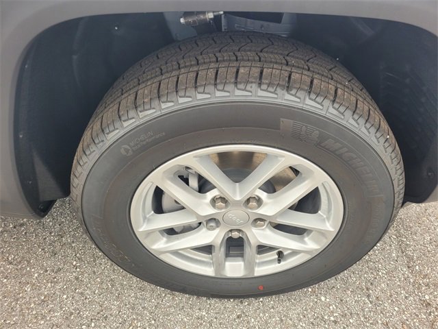 New 2025 Jeep Grand Cherokee Laredo X image 15