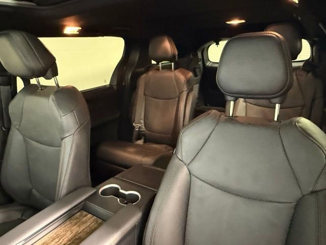 Used 2025 Toyota Sienna Platinum image 34
