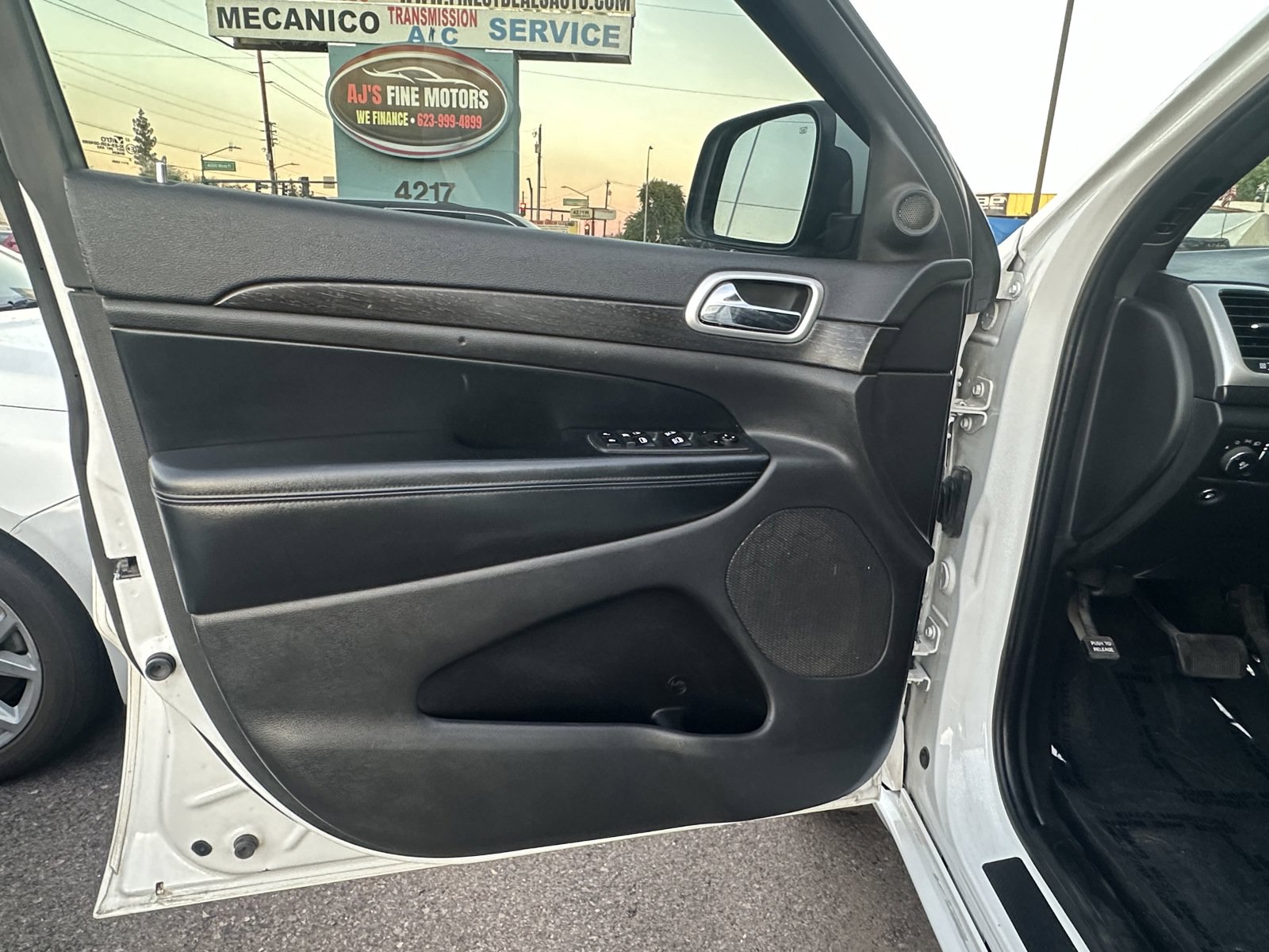 Used 2015 Jeep Grand Cherokee Altitude AWD/4WD image 6