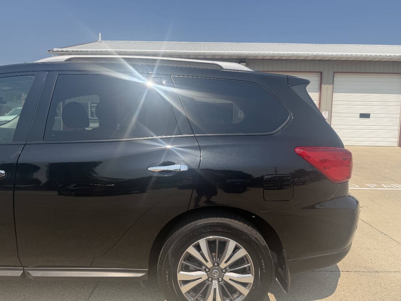 Used 2019 Nissan Pathfinder S AWD/4WD image 12
