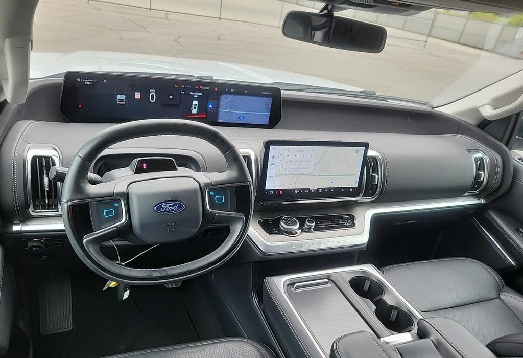 Used 2025 Ford Expedition Platinum AWD/4WD image 6