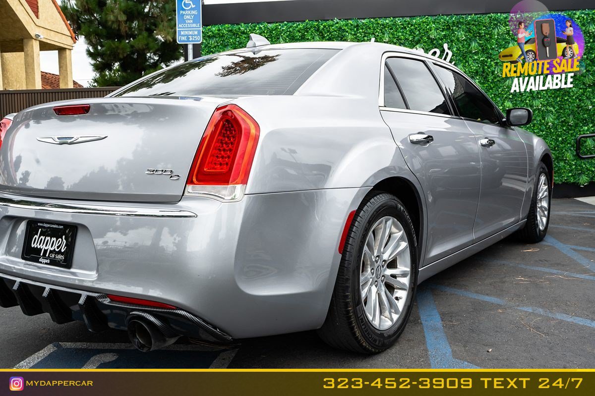 Used 2016 Chrysler 300 C RWD image 7