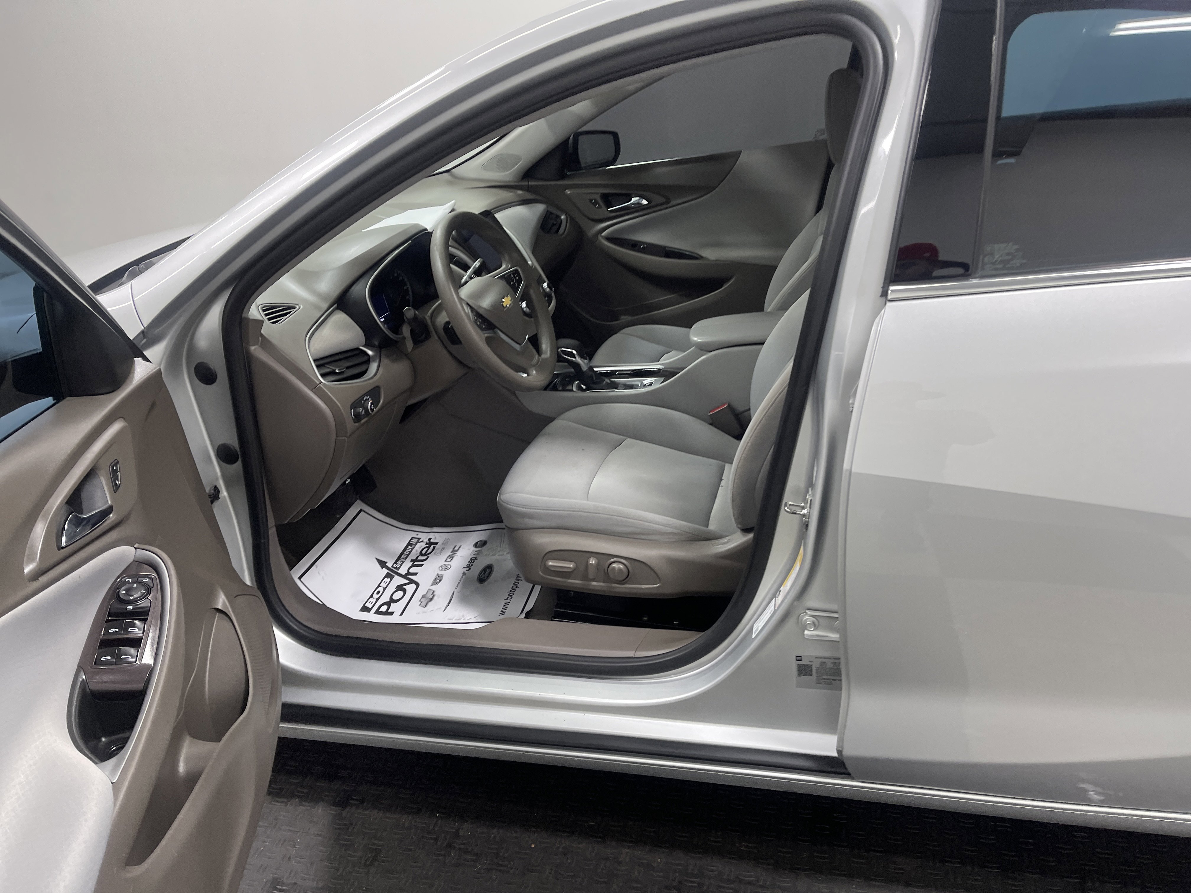 Used 2022 Chevrolet Malibu LT image 9