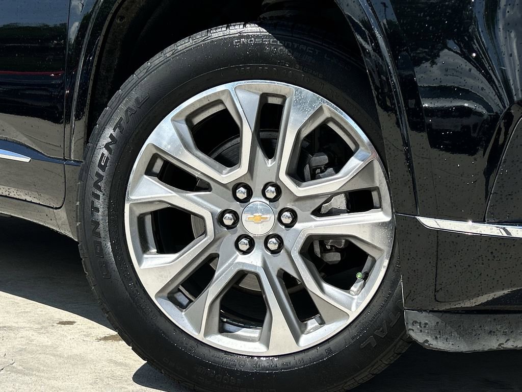 Used 2019 Chevrolet Traverse Premier w/ LPO, Blackout Package FWD image 11