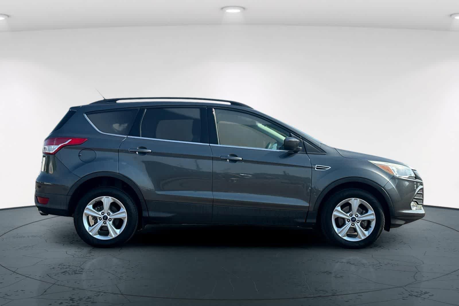 Used 2016 Ford Escape SE w/ Equipment Group 201A FWD image 6