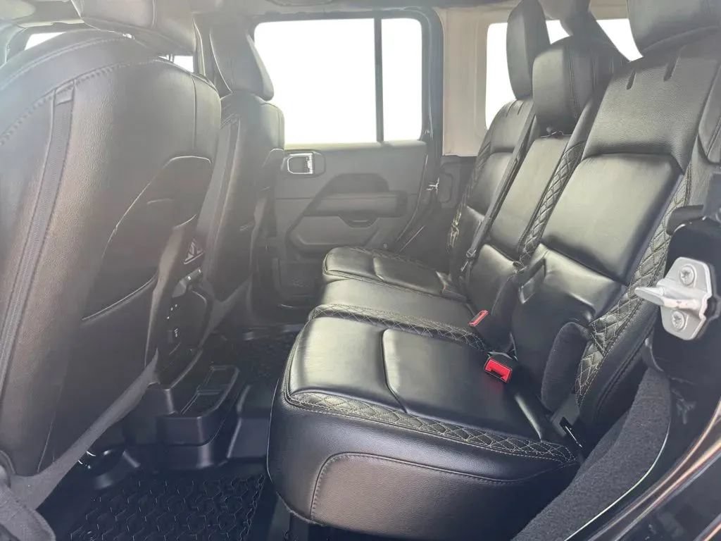 Used 2021 Jeep Wrangler Unlimited Sahara AWD/4WD image 17