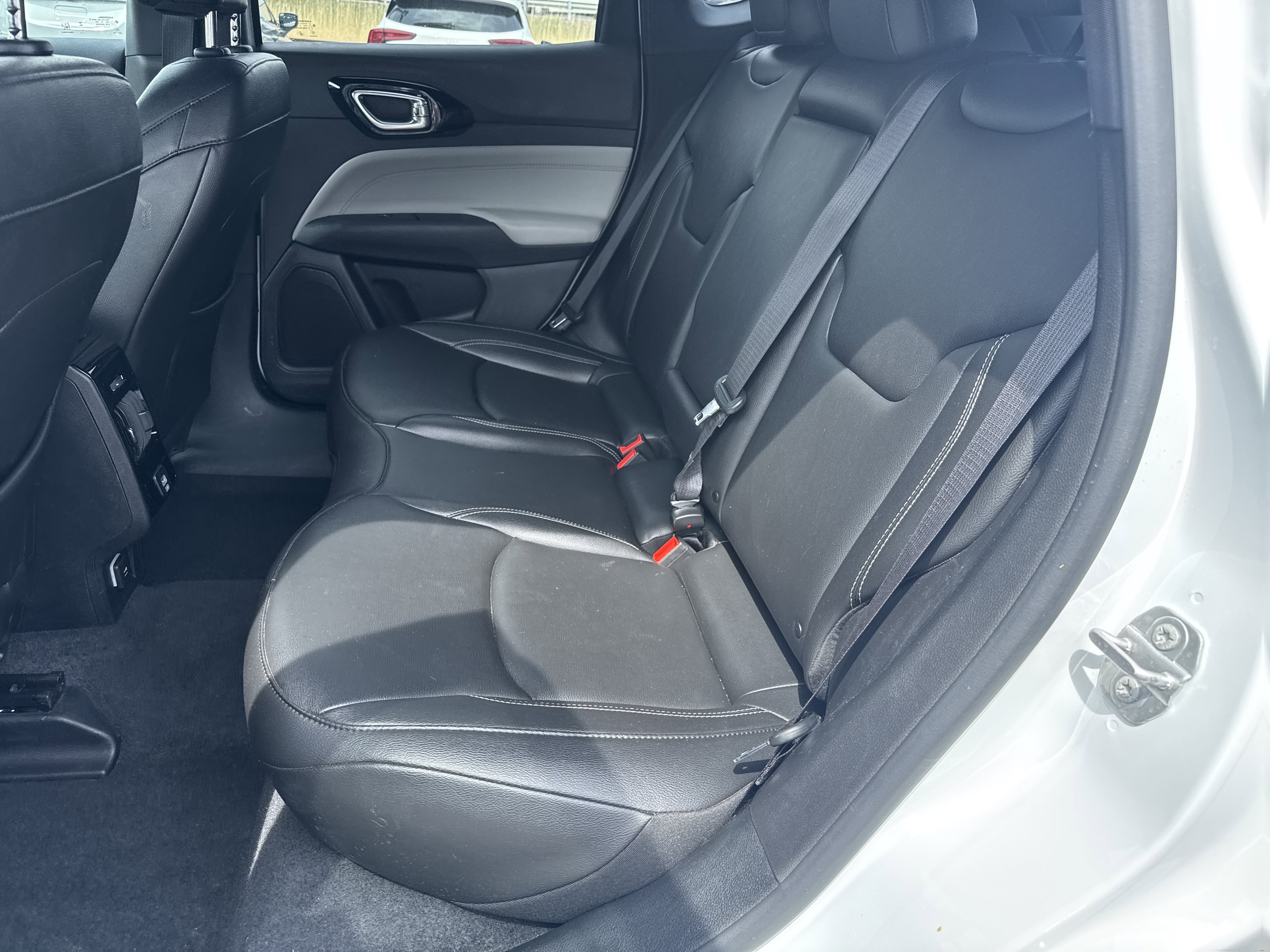 Used 2025 Jeep Compass Limited image 13