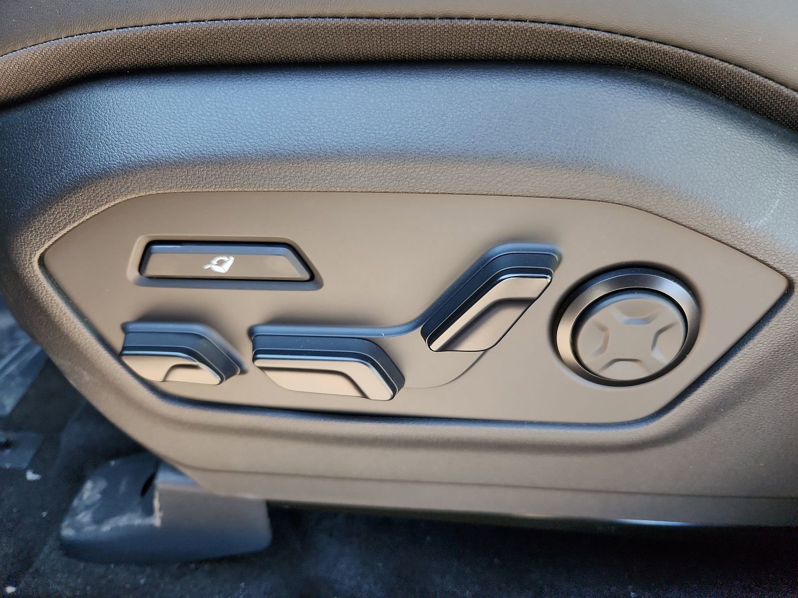 New 2025 Hyundai Santa Fe Calligraphy image 14