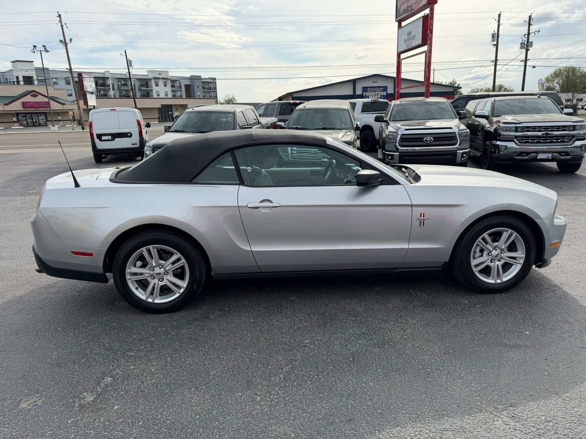 Used 2010 Ford Mustang Convertible RWD image 6