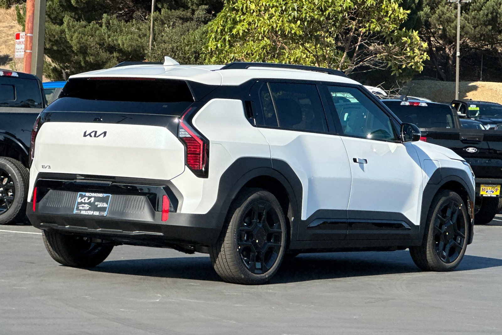 New 2027 Kia EV3 Wind FWD image 4