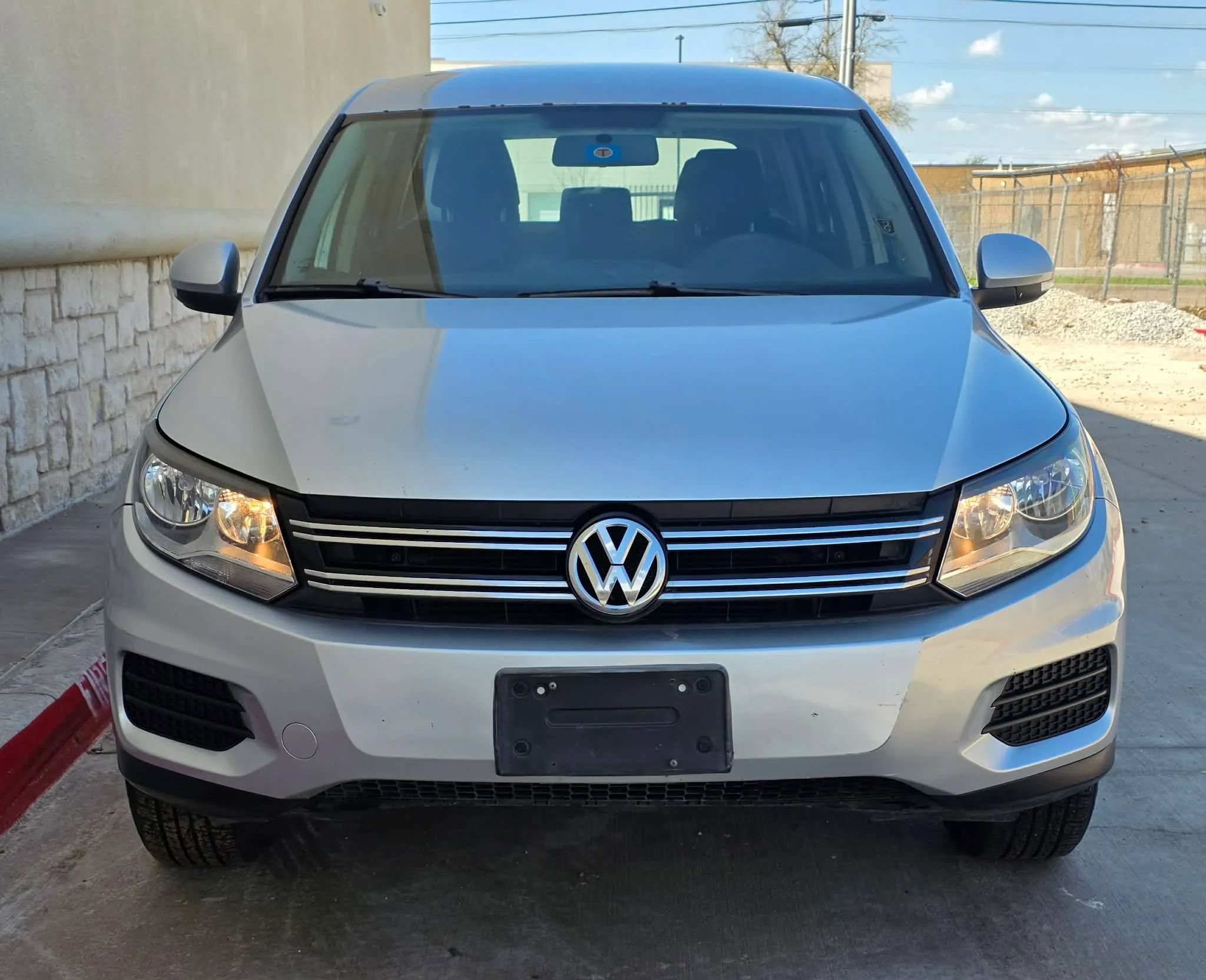 Used 2013 Volkswagen Tiguan S FWD image 9