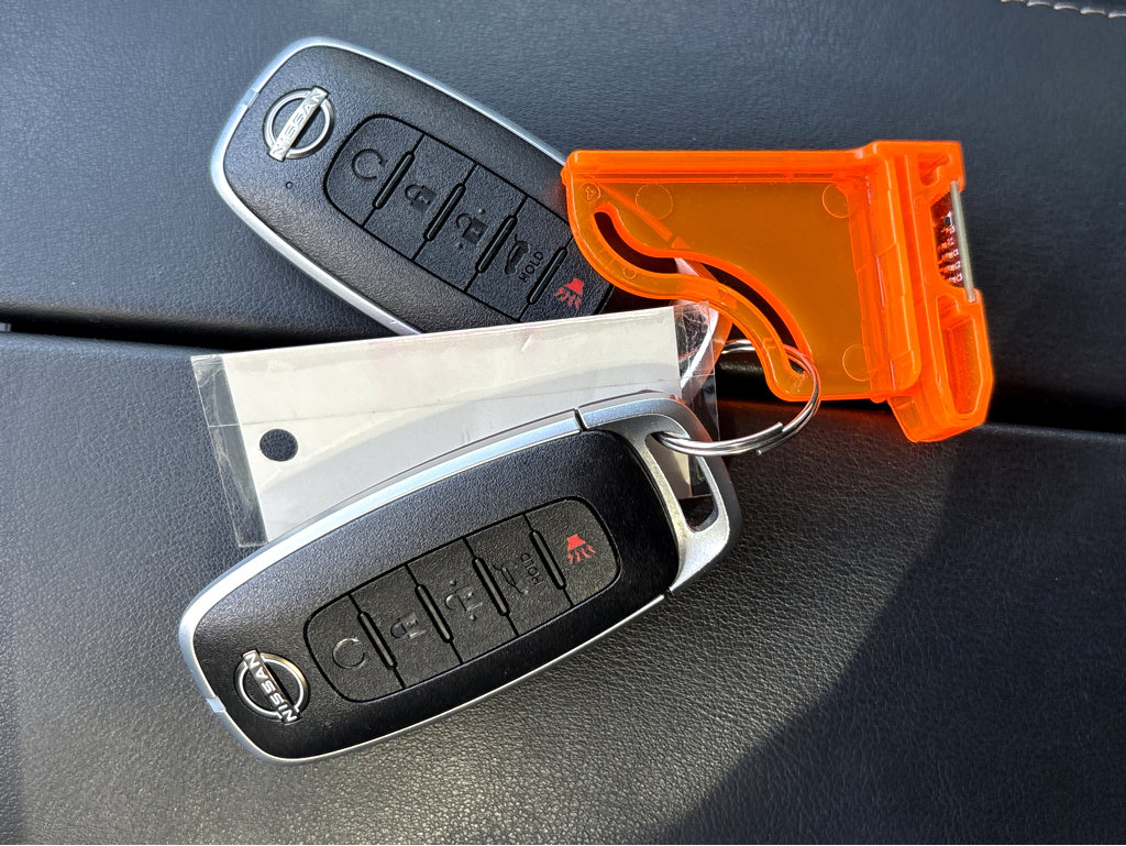 Used 2025 Nissan Rogue SV image 31