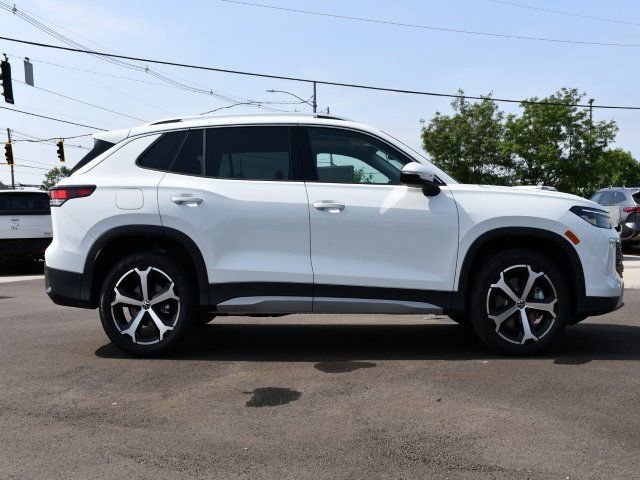 New 2025 Volkswagen Tiguan SE image 8